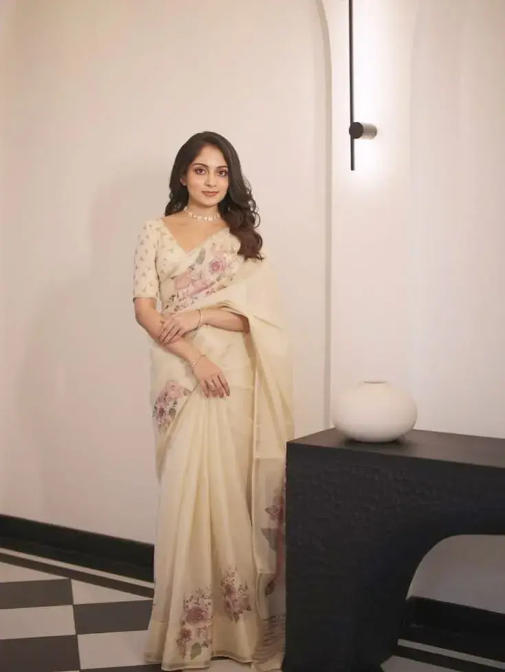beige chanderi saree with pink floral digital print & handwork β elegant festive wear πΈβ¨ beige chanderi saree with pink floral digital print & handwork β elegant festive wear πΈβ¨